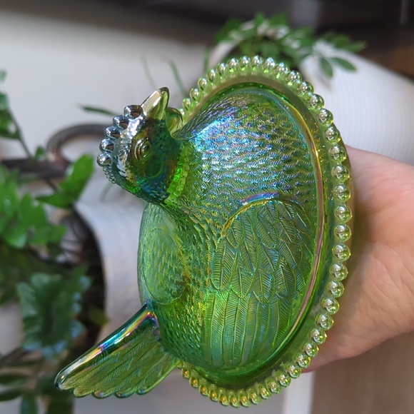 Indiana glass lime green iridescent sitting hen candy dish - Picture 3 of 16